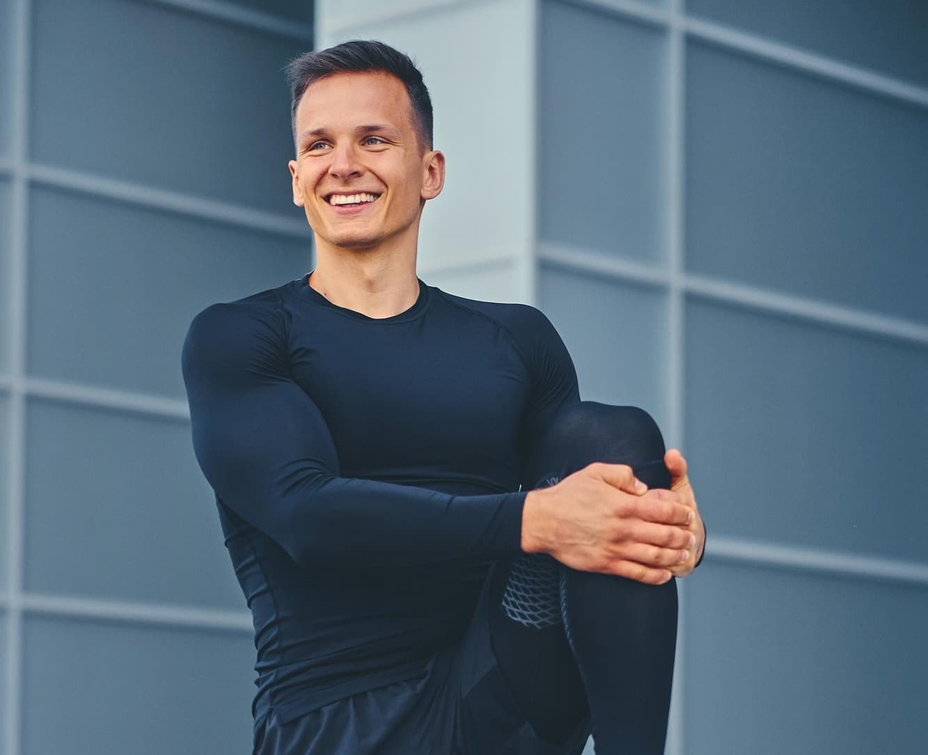 Bio Zinco no dia a dia Homem se alongando antes do treino