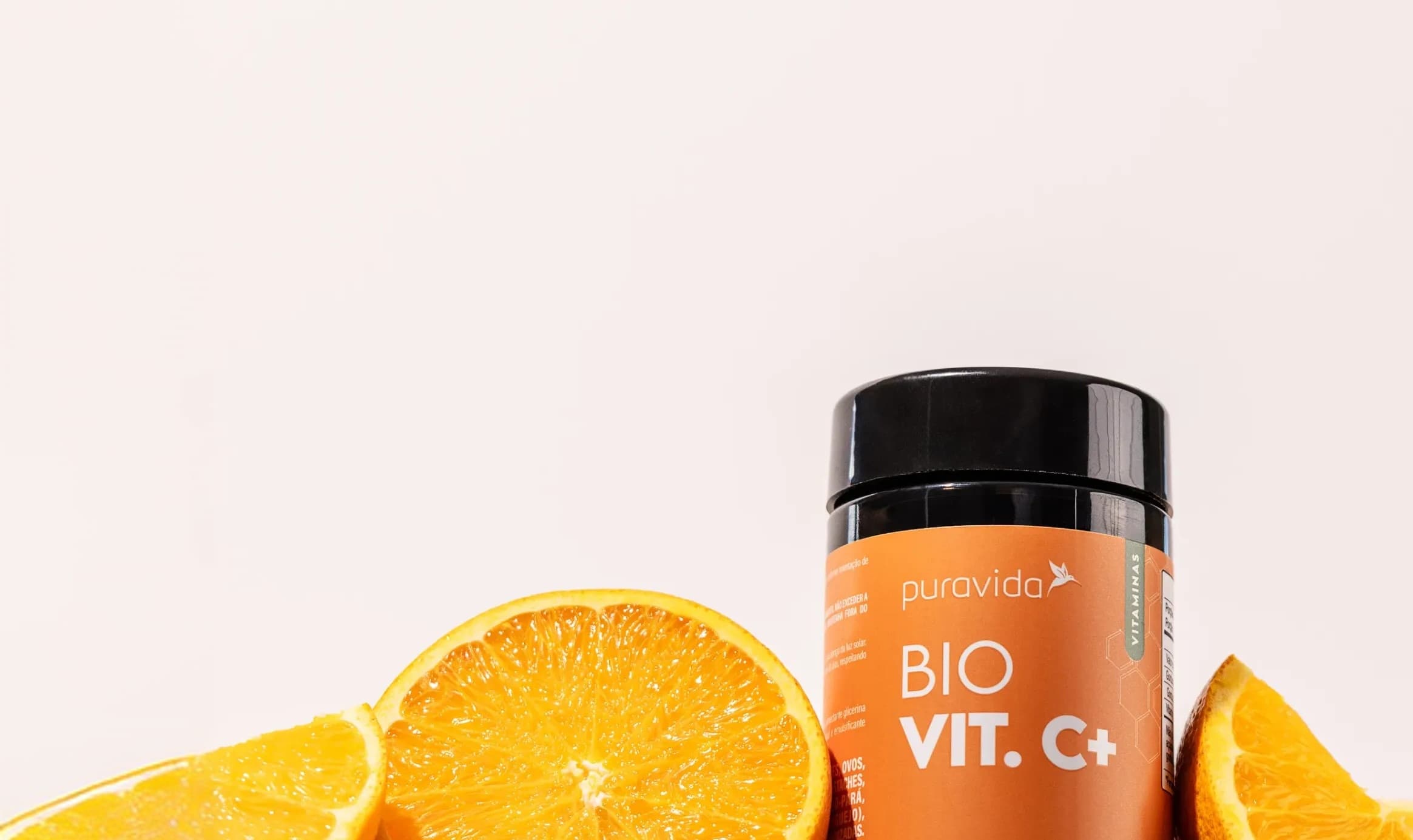 Pote de Bio Vit C+ com laranjas Pote de Bio Vit C+ com laranjas