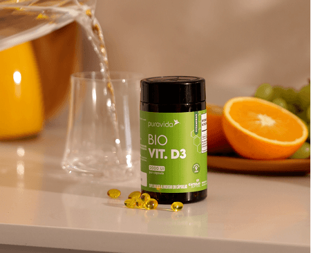 Bio Vit. D3 30 cápsulas Caixa e pote de Bio Vit. D3 sobre a bancada