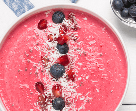 Collagen Protein Berries Silvestres com bebida e frutas Collagen Protein Berries Silvestres com bebida e frutas