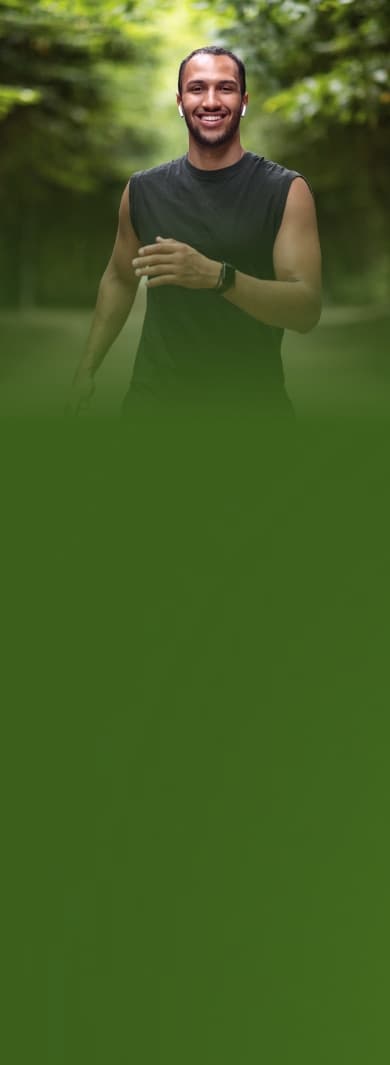 Homem em floresta Homem em floresta