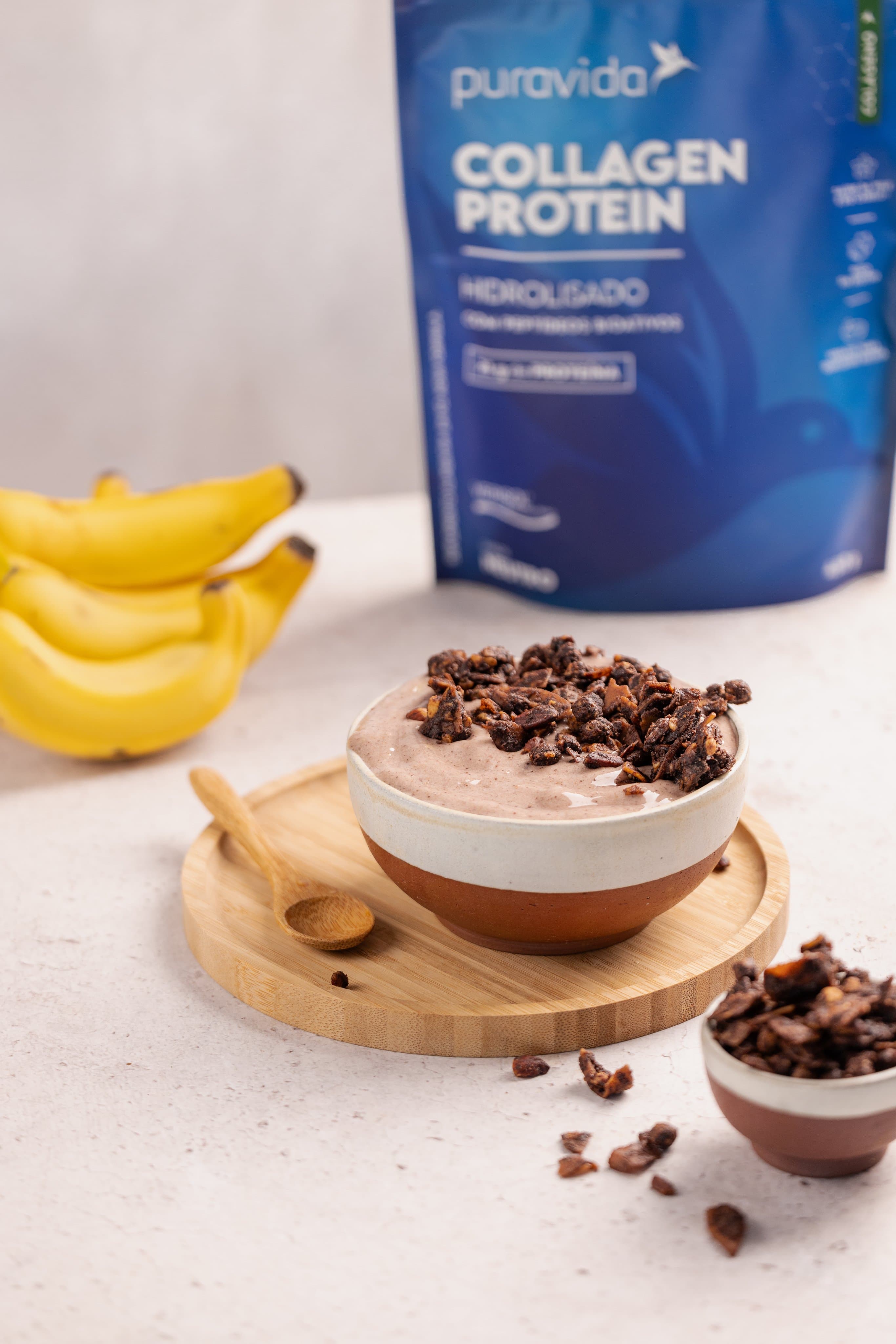 Collagen Protein Neutro com banana e tigela Collagen Protein Neutro com banana e tigela