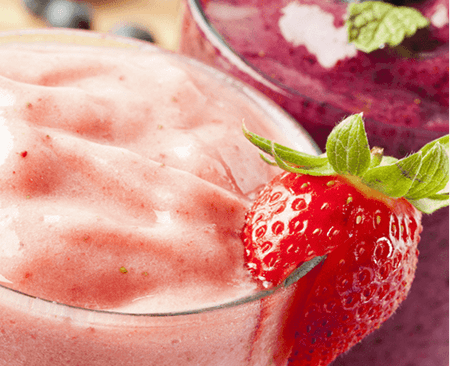 Collagen Protein Berries Silvestres com bebida e frutas Collagen Protein Berries Silvestres com bebida e frutas