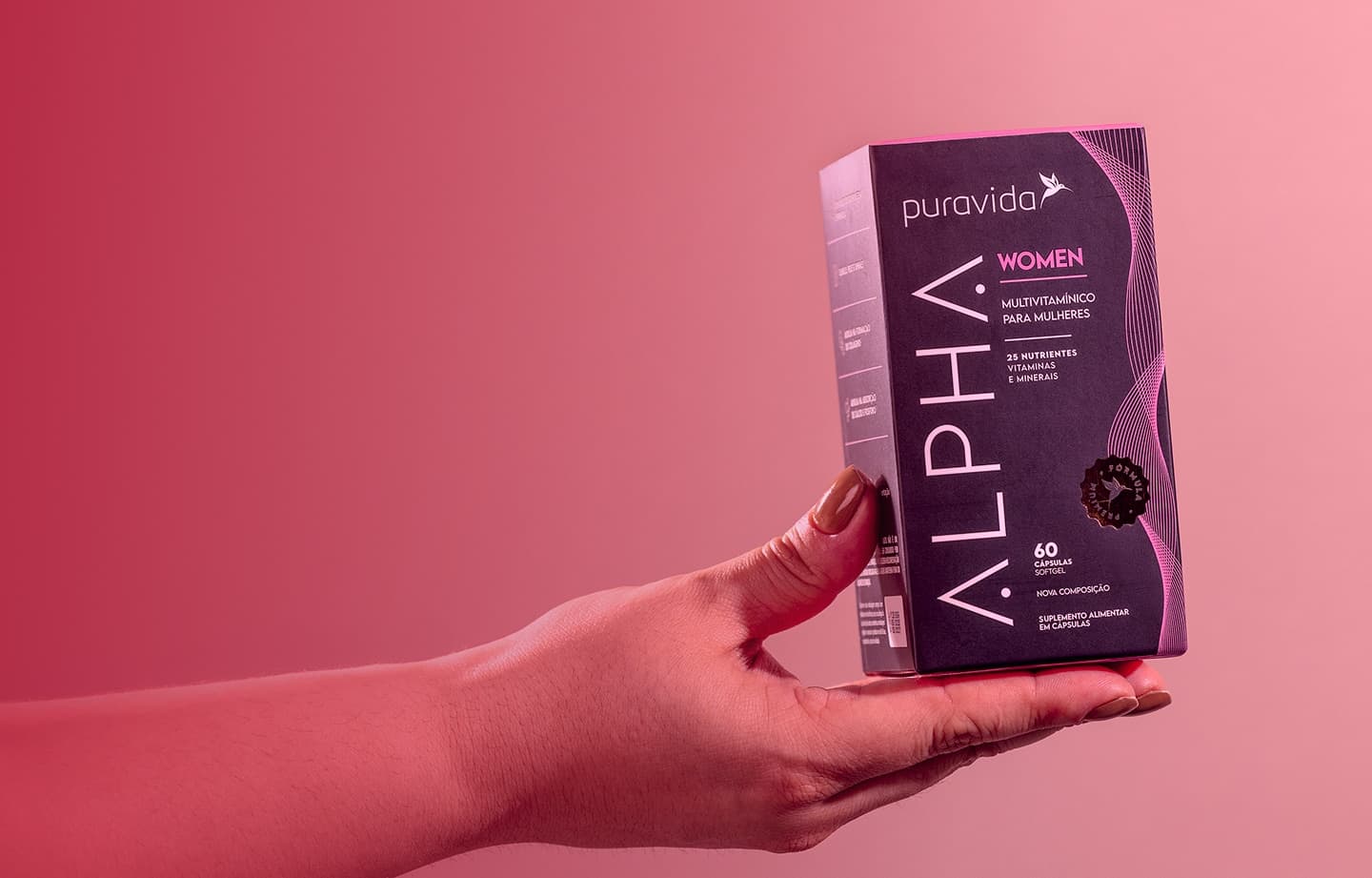 Alpha Women - ingredientes Mão segurando o cartucho de Alpha Women